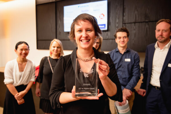 Sophie Van Nevel Van Bekaert Wint De Award ICT & Digital Coach Of The Year 2023 Van Amon Headhunters In ICT & Digital